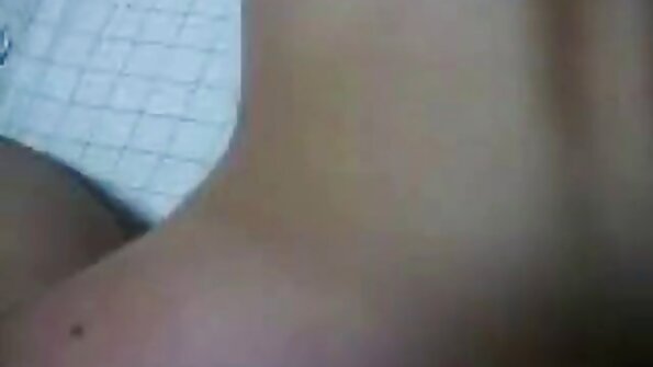 Busty ponia gavo pakliuvom iš nugaros