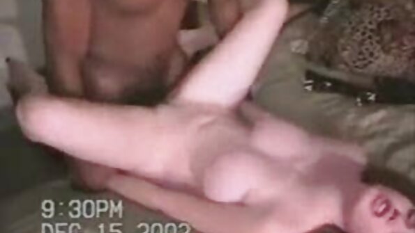 Nimfomanė MILF su papildoma aistra jodinėja ant storo penio